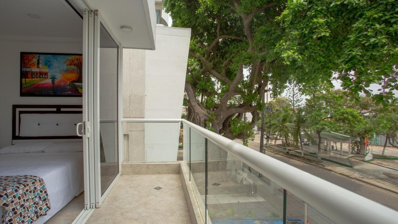 Hollywood Apartahotel