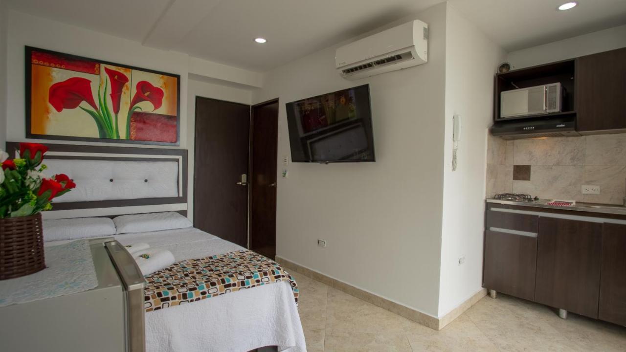 Hollywood Apartahotel 2*