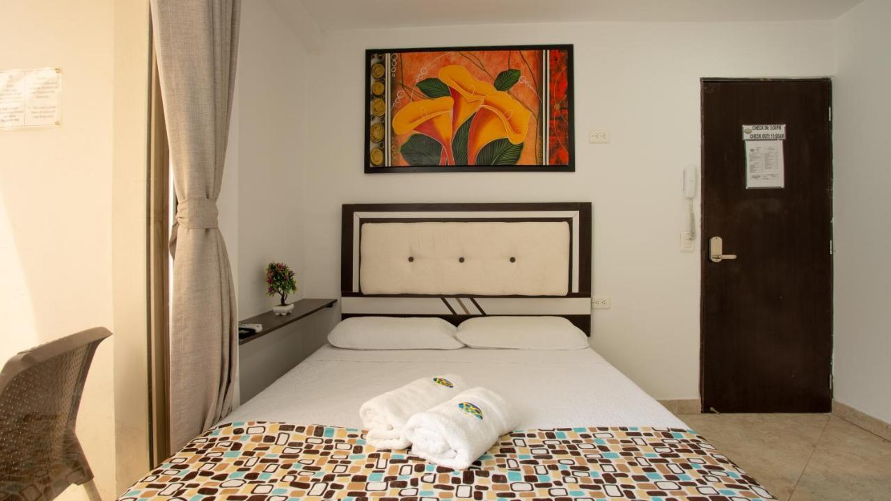 Hollywood Apartahotel 2*